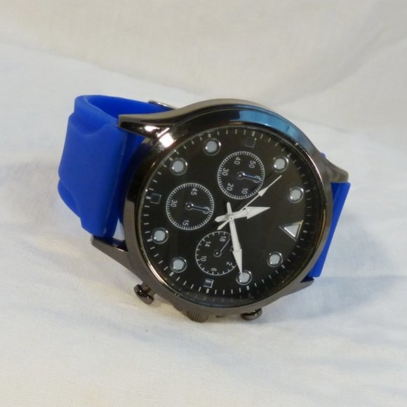 Men's Large Face watch with glow in the dark markings - Picture 1 of 2